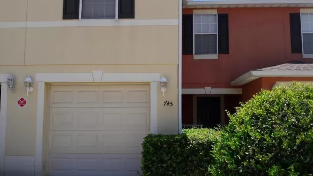MLS: A4473122 Condo For Sale