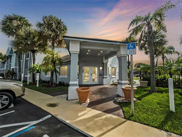 MLS: A4623865 Condo For Sale