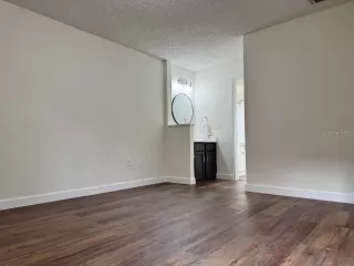 Photo #5: A4687624 Listing