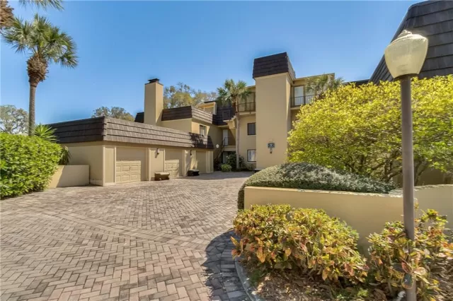 MLS: G5026936 Condo For Sale