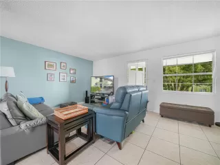 Photo #5: L4958546 Listing