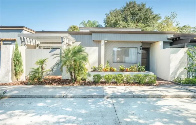 MLS: O5903038 Condo For Sale