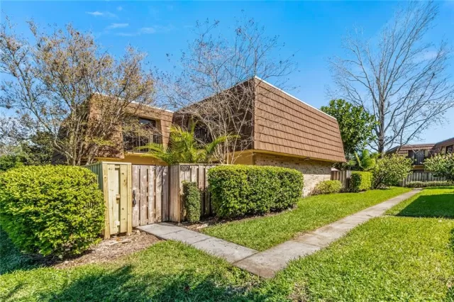 MLS: O5919244 Condo For Sale