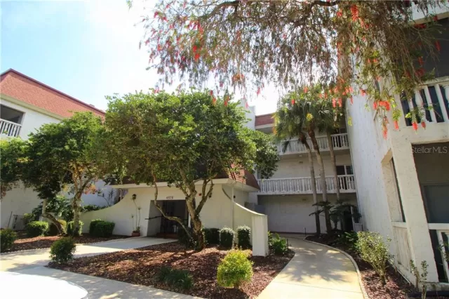 MLS: O5933078 Condo For Sale