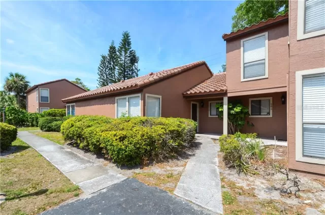 MLS: O5933089 Condo For Sale