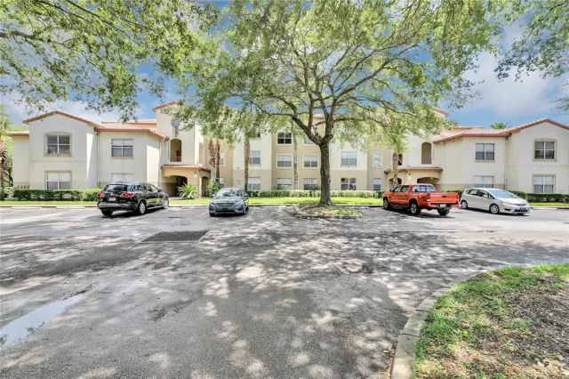 MLS: O5943095 Condo For Sale