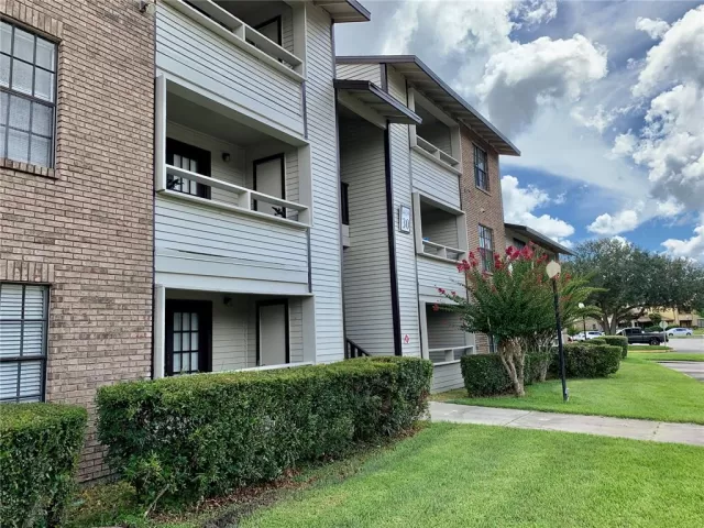 MLS: O5943521 Condo For Sale