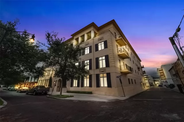 MLS: O5948695 Condo For Sale