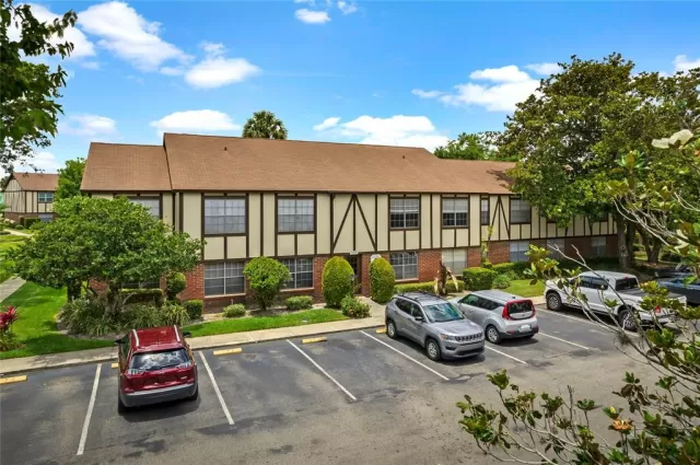 MLS: O5948706 Condo For Sale