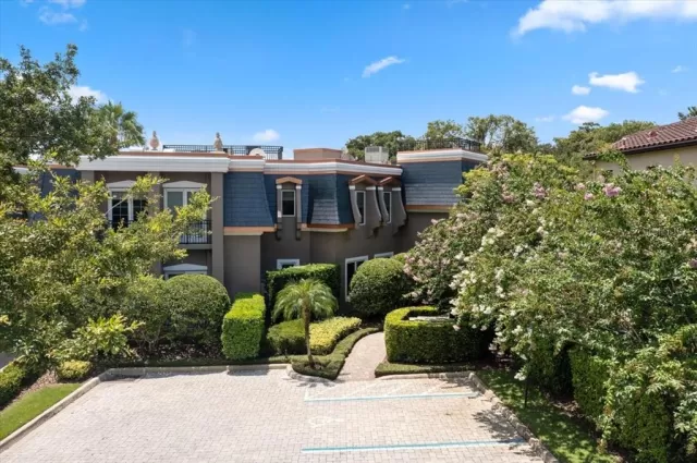 MLS: O5961025 Condo For Sale