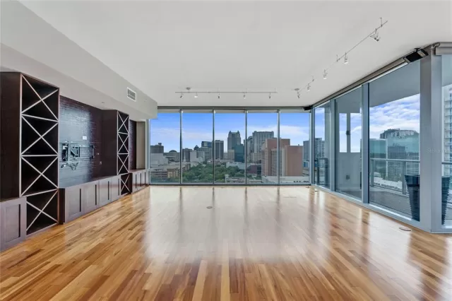 MLS: O5964530 Condo For Sale