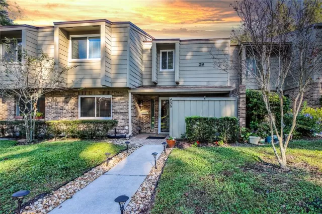 MLS: O5985575 Condo For Sale