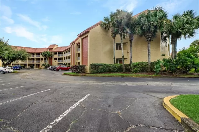 MLS: O5991242 Condo For Sale