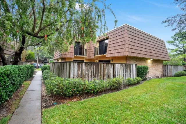 MLS: O5999891 Condo For Sale