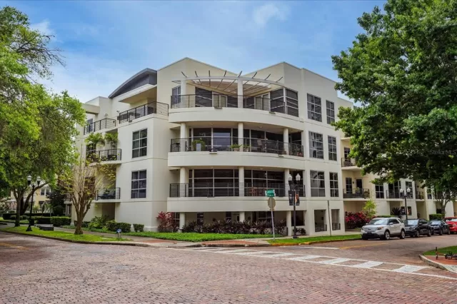 MLS: O6016189 Condo For Sale