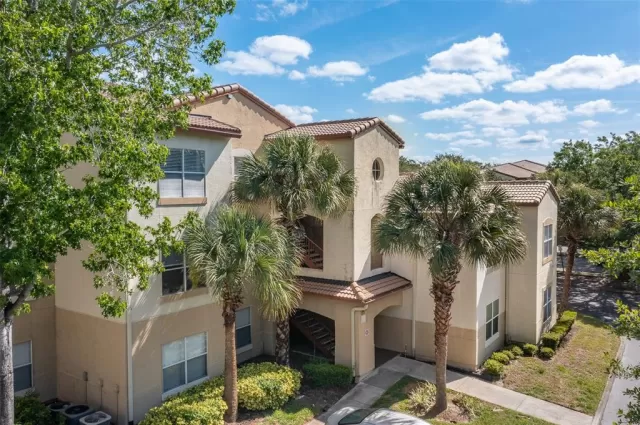 MLS: O6019018 Condo For Sale