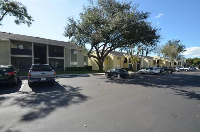 MLS: O6034162 Condo For Sale