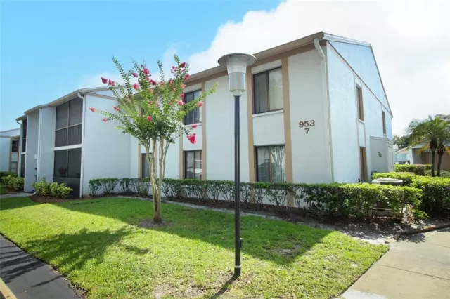 MLS: O6038319 Condo For Sale