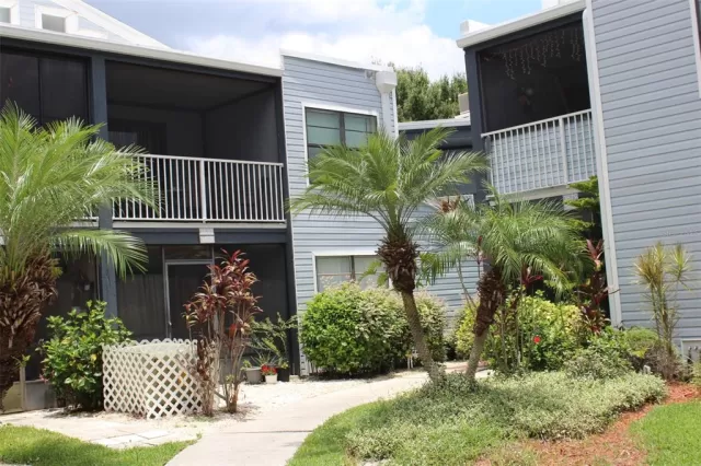 MLS: O6038529 Condo For Sale