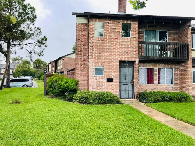 MLS: O6043609 Condo For Sale