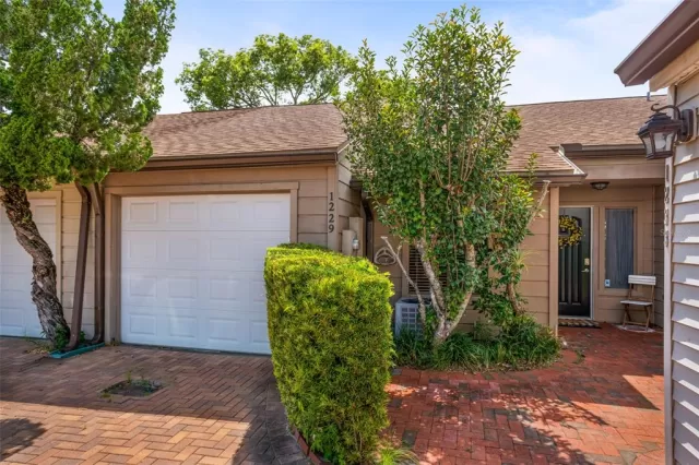 MLS: O6045580 Condo For Sale