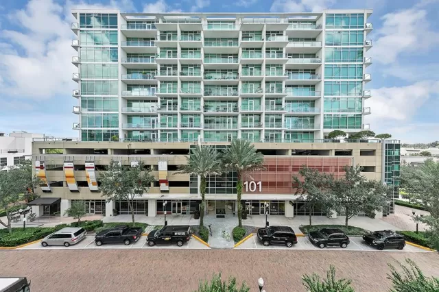 MLS: O6049210 Condo For Sale