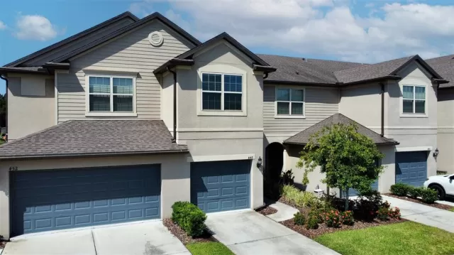 MLS: O6053976 Condo For Sale