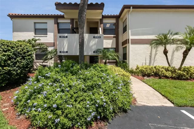 MLS: O6054402 Condo For Sale