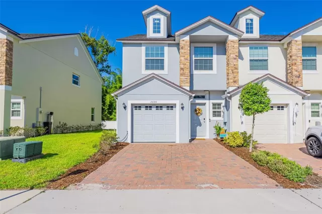 MLS: O6057268 Condo For Sale