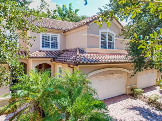 MLS: O6057584 Condo For Sale