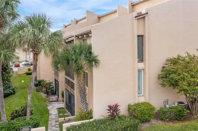 MLS: O6067570 Condo For Sale