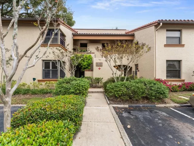 MLS: O6073946 Condo For Sale