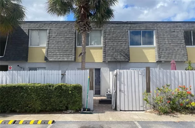 MLS: O6081293 Condo For Sale