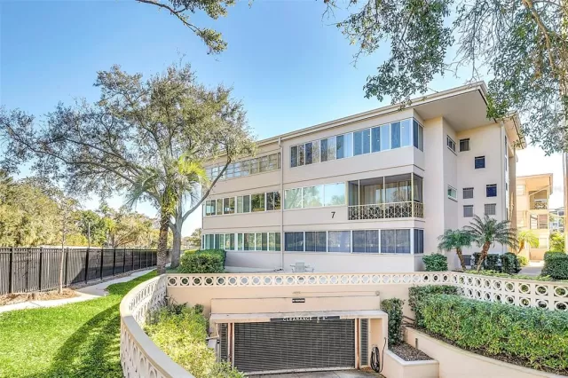 MLS: O6082003 Condo For Sale