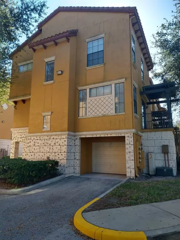 MLS: O6082408 Condo For Sale