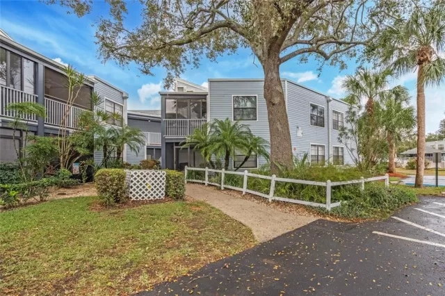 MLS: O6083847 Condo For Sale