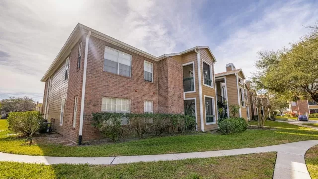 MLS: O6085240 Condo For Sale