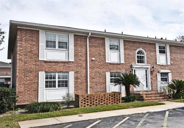 MLS: O6085984 Condo For Sale