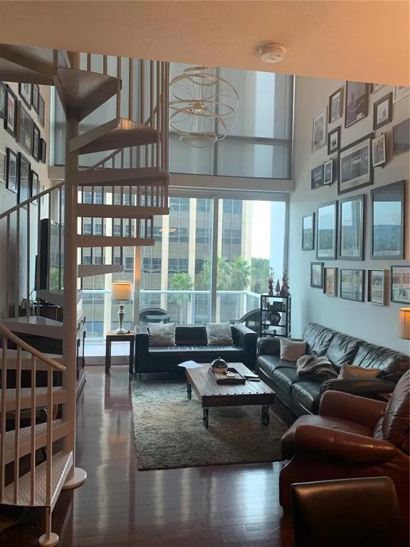 MLS: O6090233 Condo For Sale