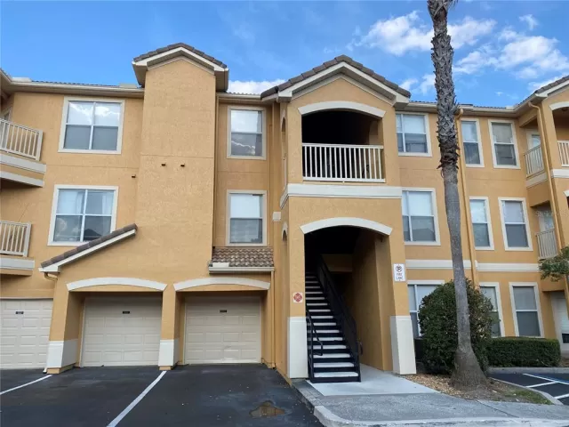 MLS: O6093196 Condo For Sale