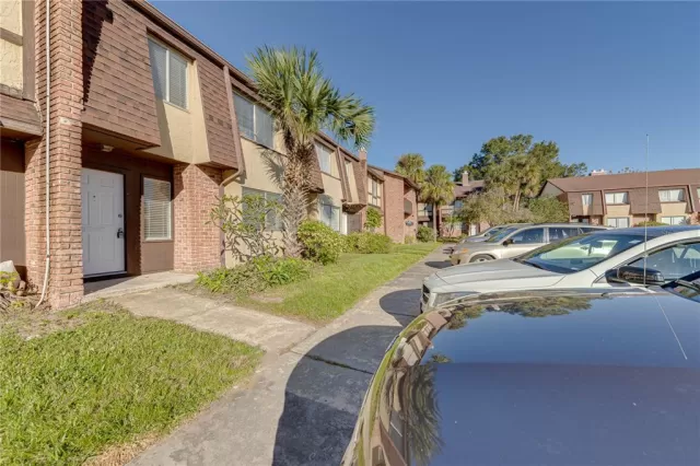 MLS: O6093992 Condo For Sale