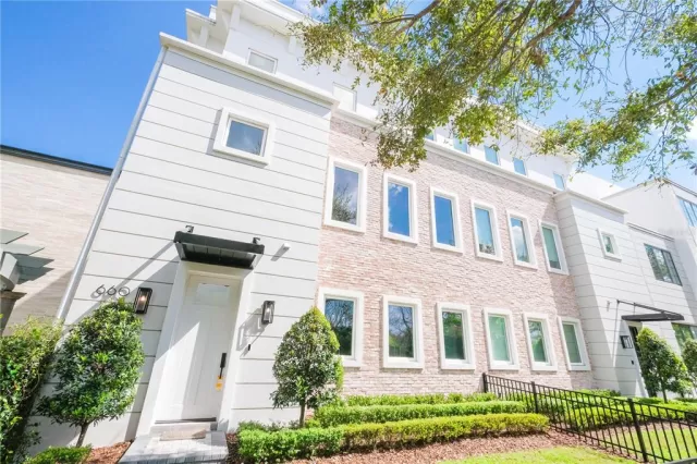 MLS: O6094313 Condo For Sale