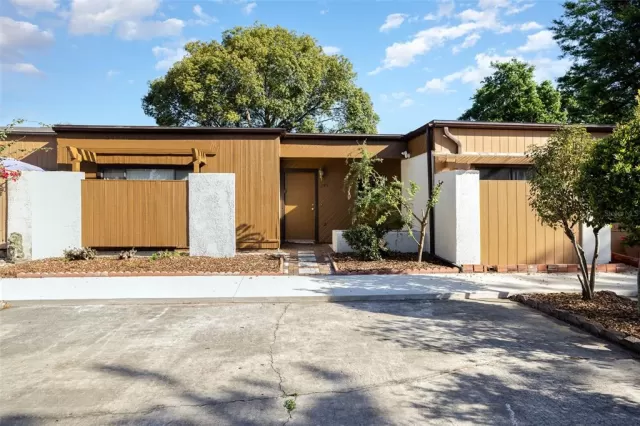 MLS: O6095157 Condo For Sale