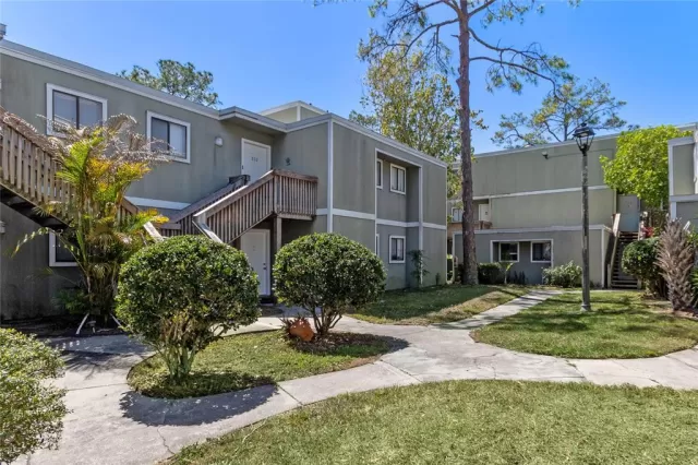 MLS: O6095995 Condo For Sale