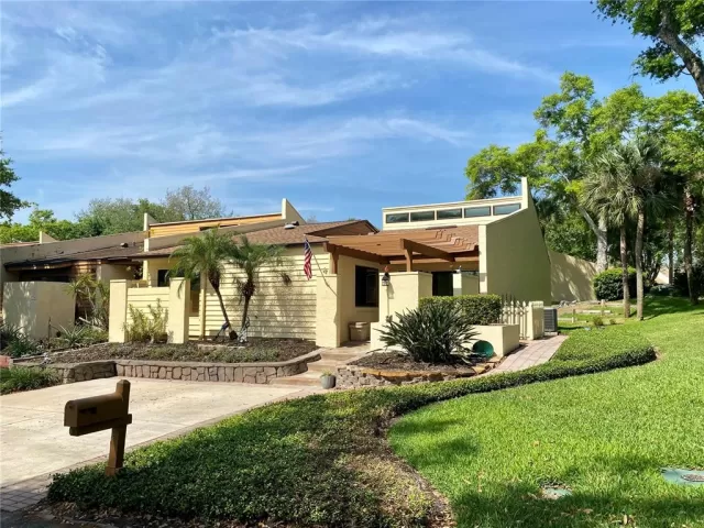 MLS: O6096305 Condo For Sale