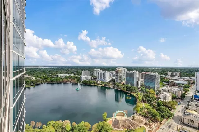 MLS: O6098403 Condo For Sale