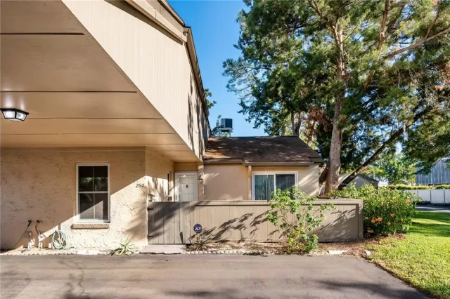 MLS: O6098726 Condo For Sale