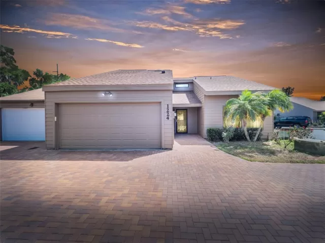 MLS: O6100896 Condo For Sale