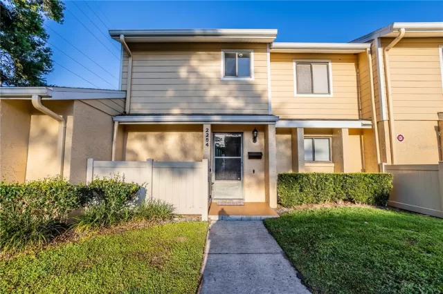 MLS: O6103667 Condo For Sale