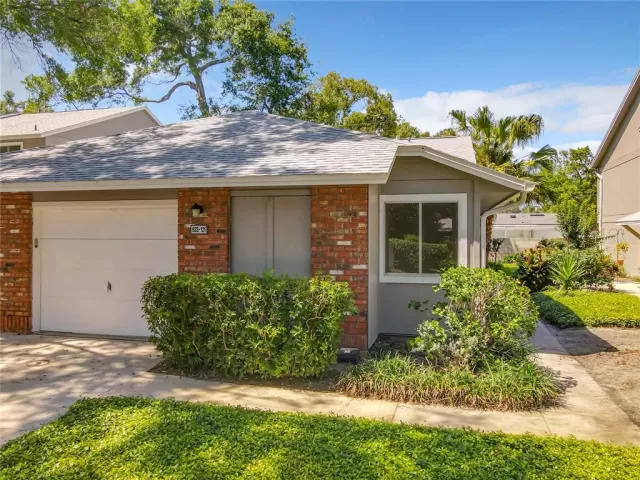 MLS: O6105180 Condo For Sale